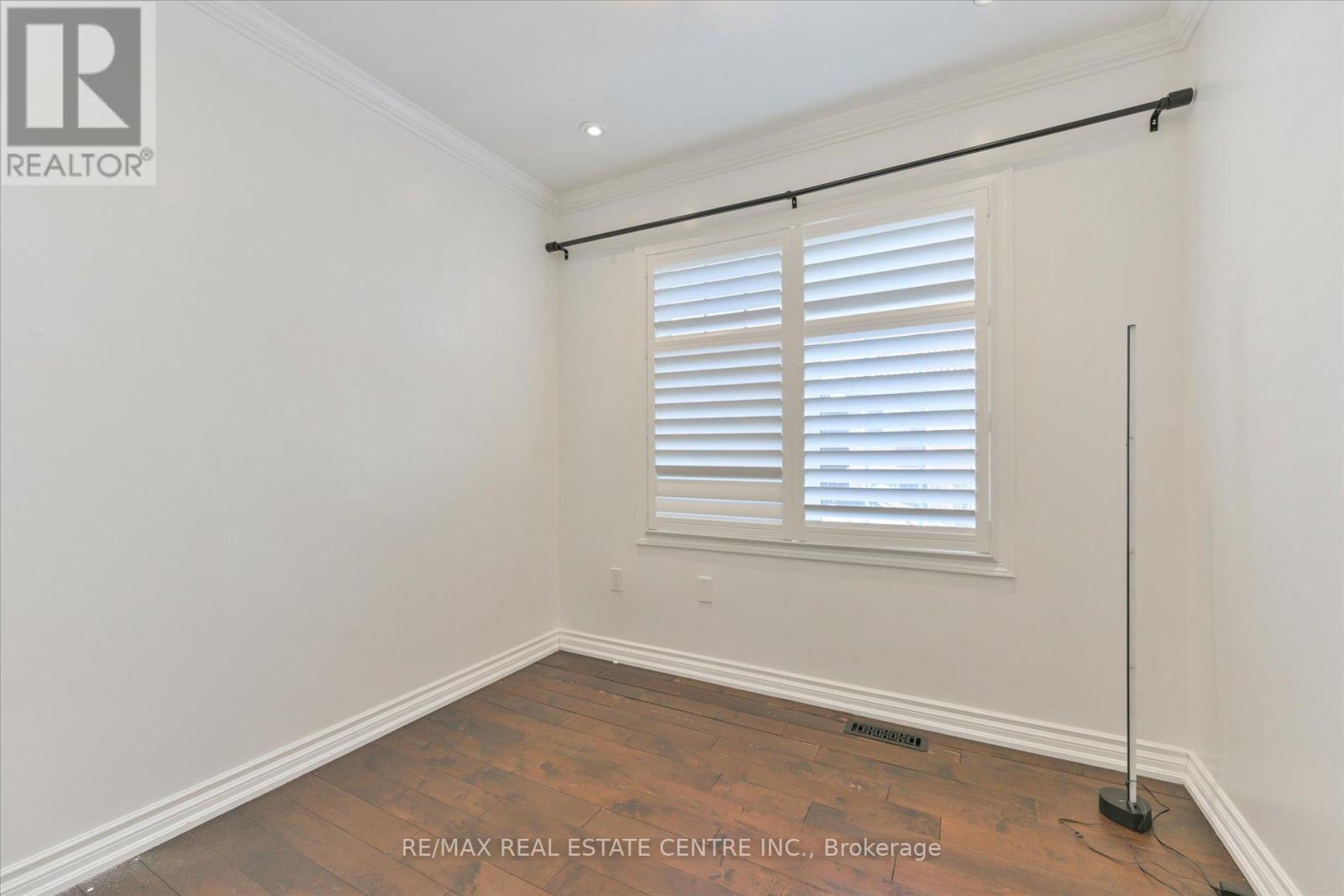 5915 Whitehorn Avenue, Mississauga, Ontario  L5V 2Z2 - Photo 30 - W12213400