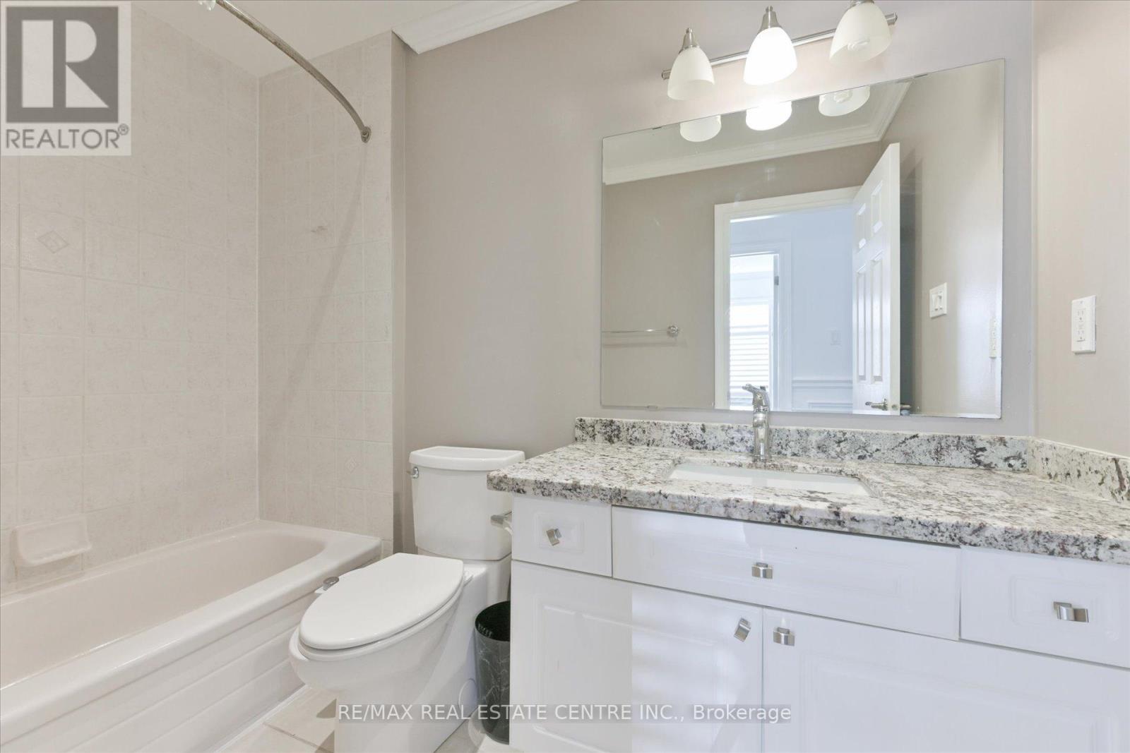 5915 Whitehorn Avenue, Mississauga, Ontario  L5V 2Z2 - Photo 31 - W12213400