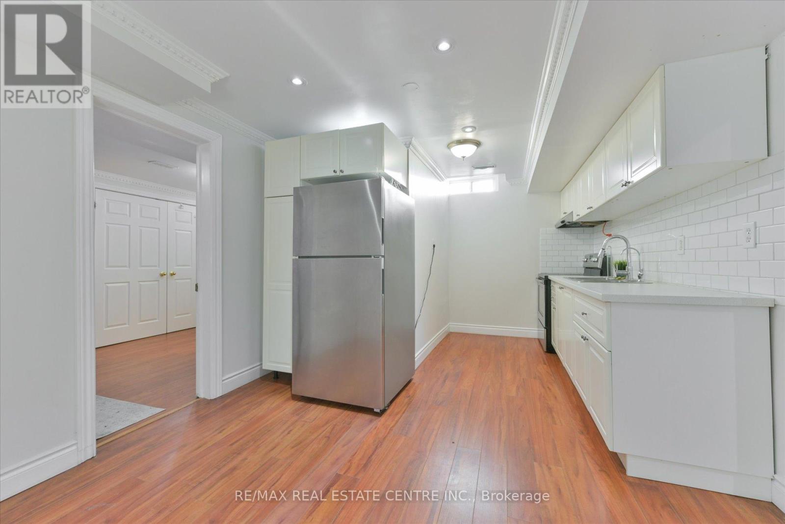 5915 Whitehorn Avenue, Mississauga, Ontario  L5V 2Z2 - Photo 32 - W12213400
