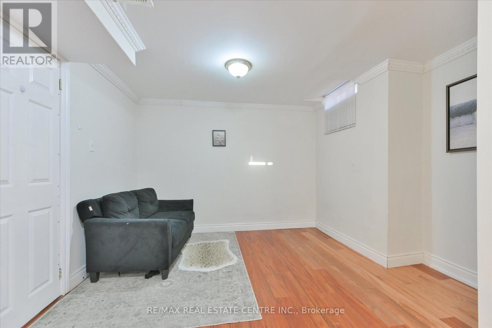 5915 Whitehorn Avenue, Mississauga, Ontario  L5V 2Z2 - Photo 33 - W12213400