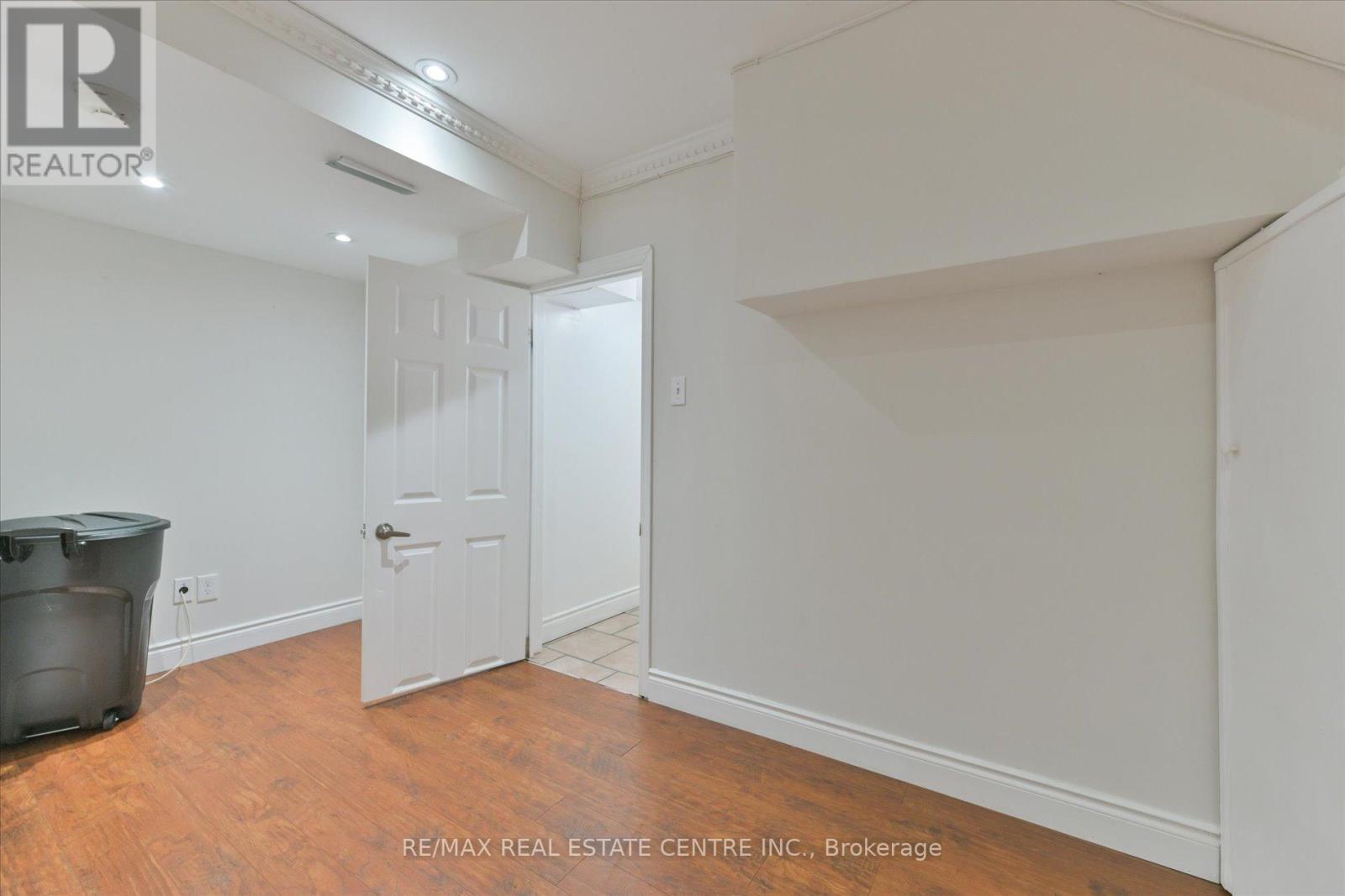 5915 Whitehorn Avenue, Mississauga, Ontario  L5V 2Z2 - Photo 34 - W12213400