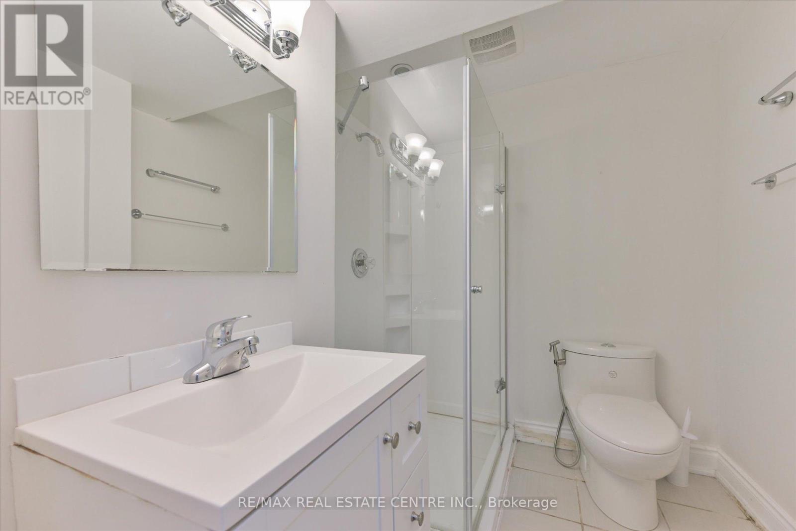 5915 Whitehorn Avenue, Mississauga, Ontario  L5V 2Z2 - Photo 35 - W12213400