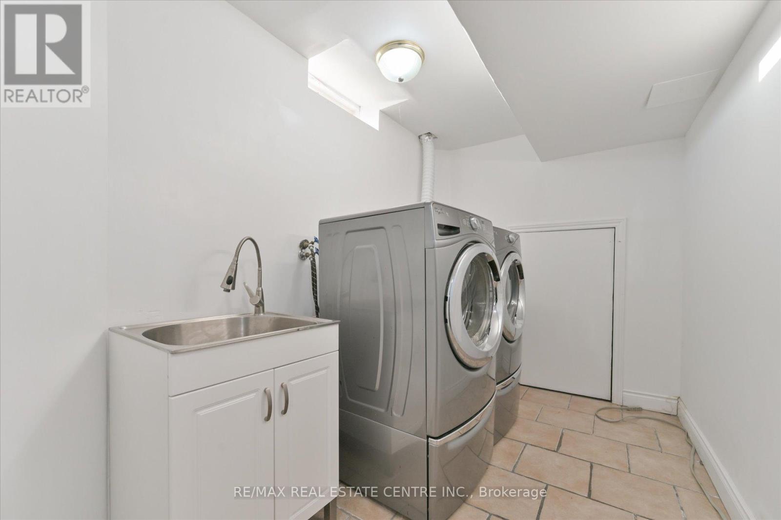 5915 Whitehorn Avenue, Mississauga, Ontario  L5V 2Z2 - Photo 36 - W12213400