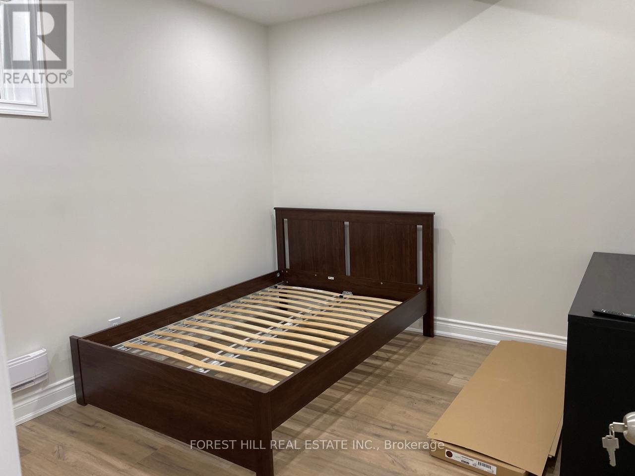 #lower - 263 Glen Park Avenue, Toronto (Yorkdale-Glen Park), Ontario  M6B 2E2 - Photo 3 - W12213413
