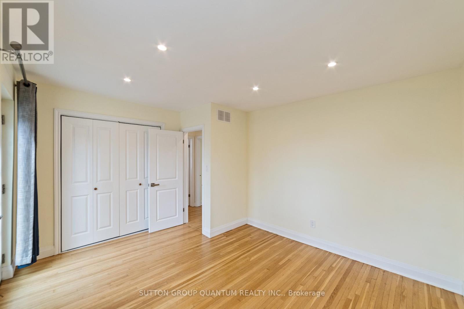 407 Queen Mary Drive, Oakville, Ontario  L6K 3M2 - Photo 17 - W12213421