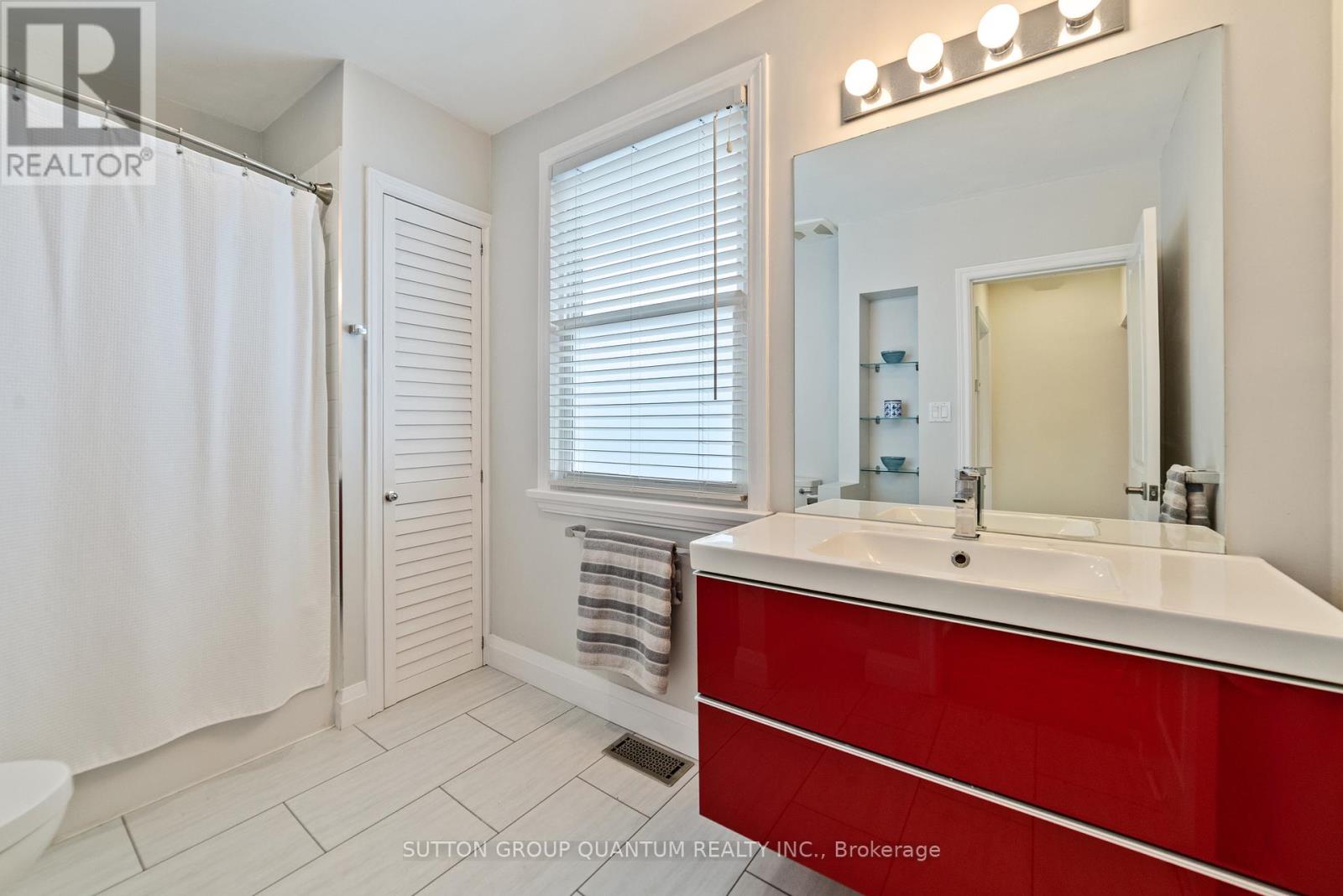 407 Queen Mary Drive, Oakville, Ontario  L6K 3M2 - Photo 21 - W12213421