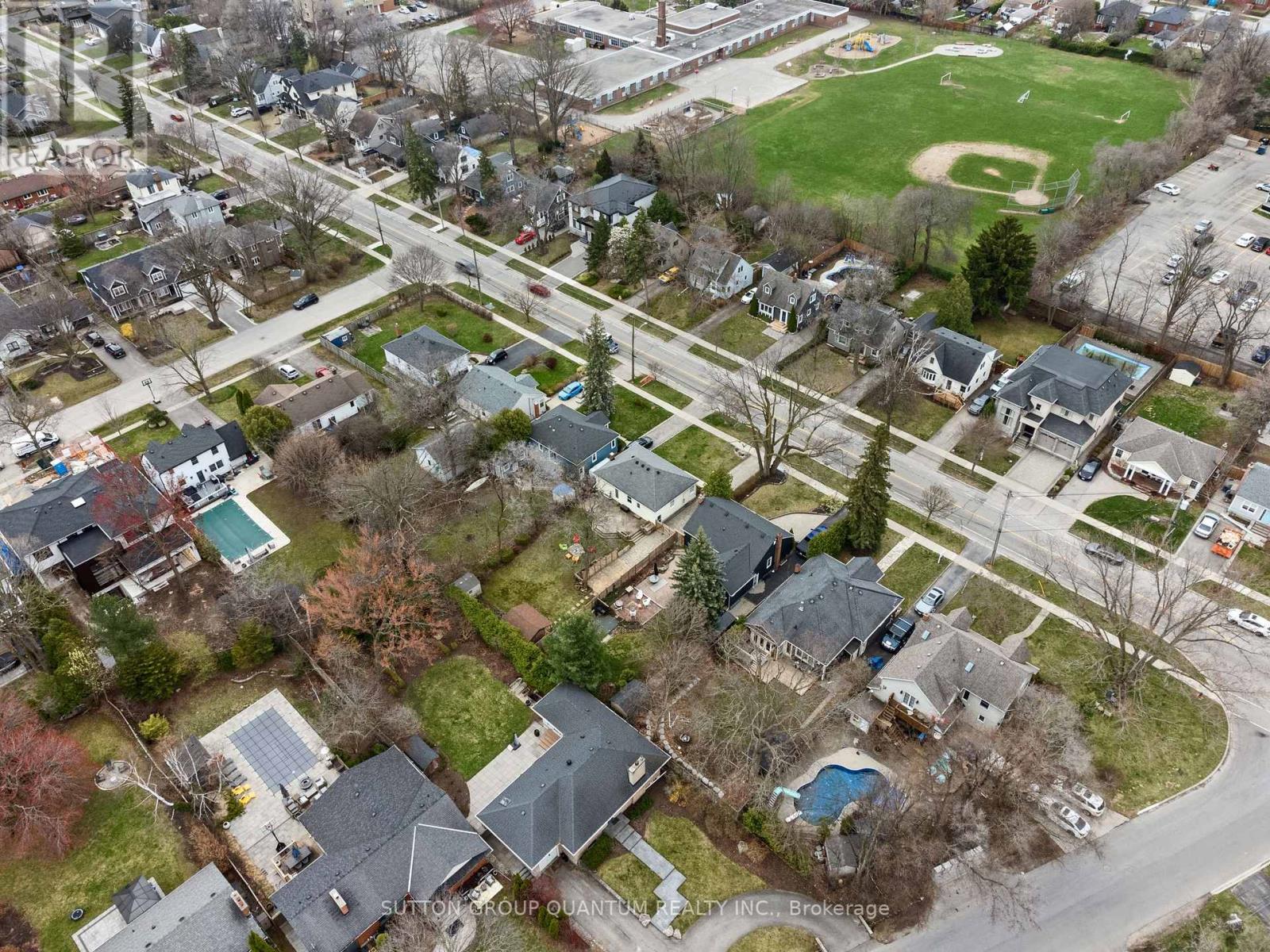 407 Queen Mary Drive, Oakville, Ontario  L6K 3M2 - Photo 6 - W12213421