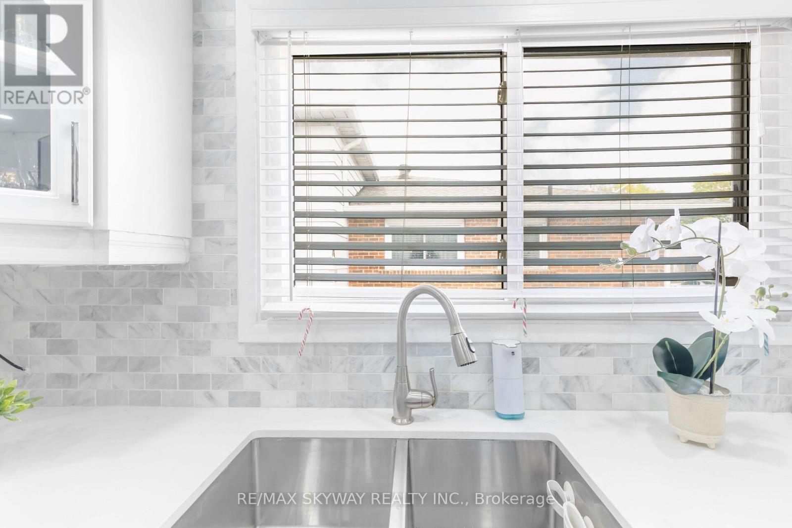 144 Archdekin Drive, Brampton, Ontario  L6V 1Y7 - Photo 18 - W12213460