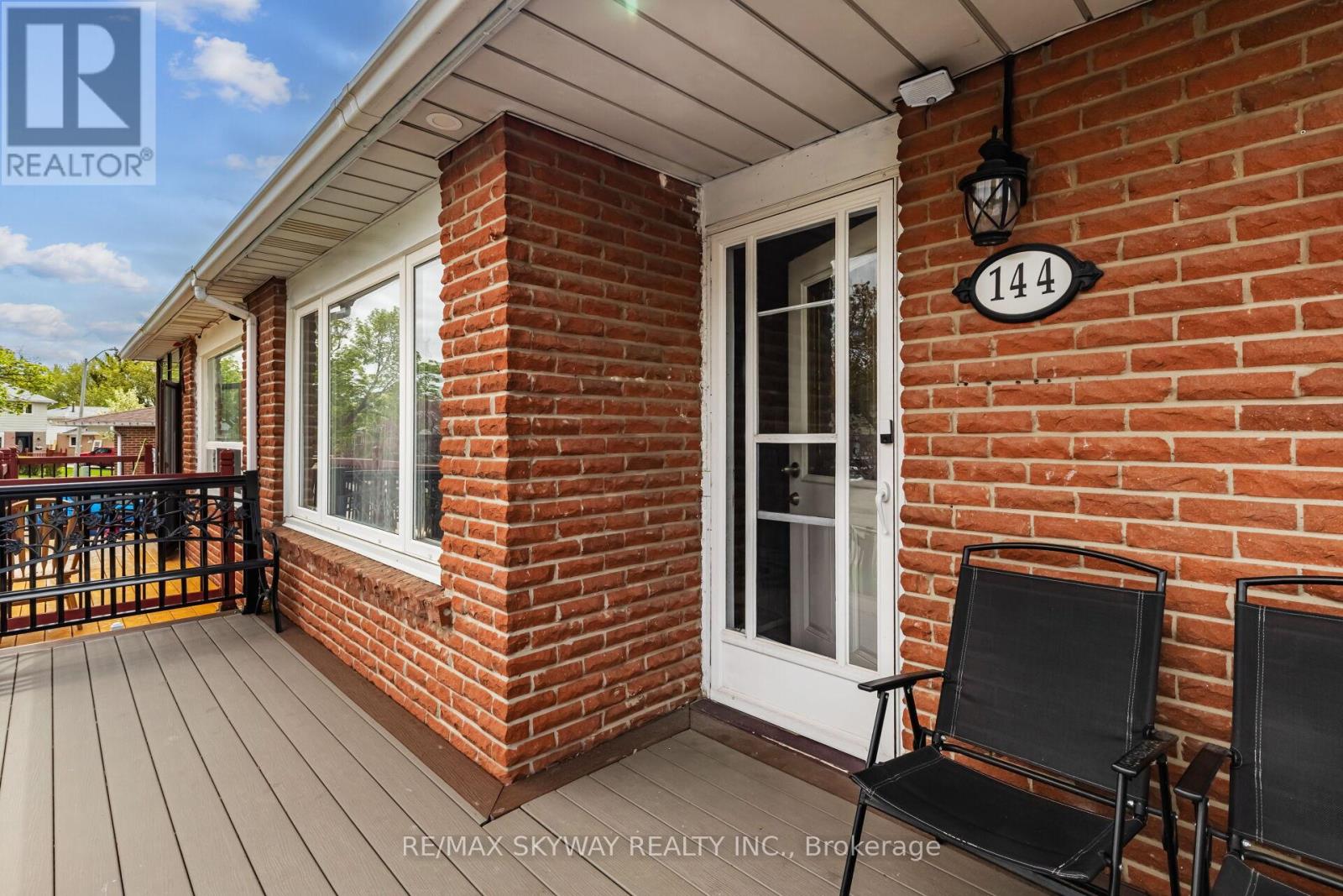144 Archdekin Drive, Brampton, Ontario  L6V 1Y7 - Photo 3 - W12213460