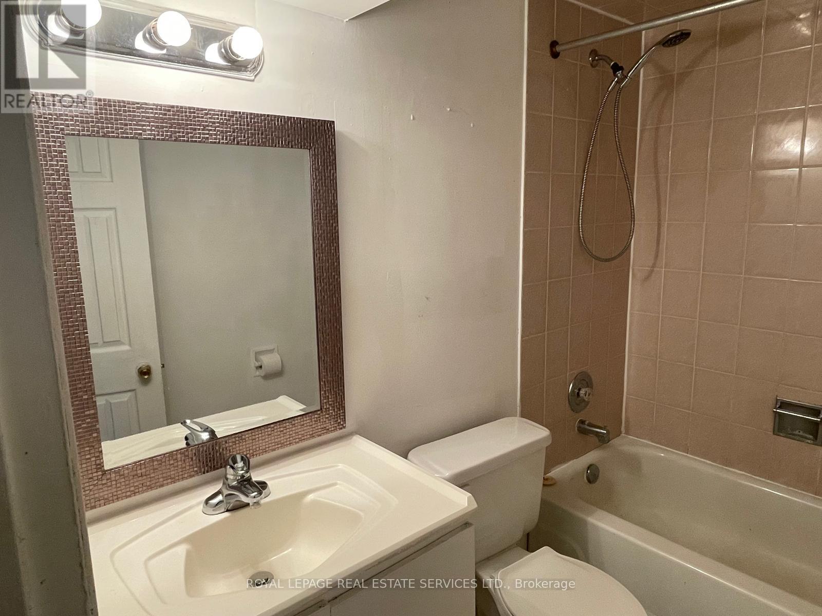 522 Weynway Court, Oakville, Ontario  L6L 4G7 - Photo 10 - W12213502