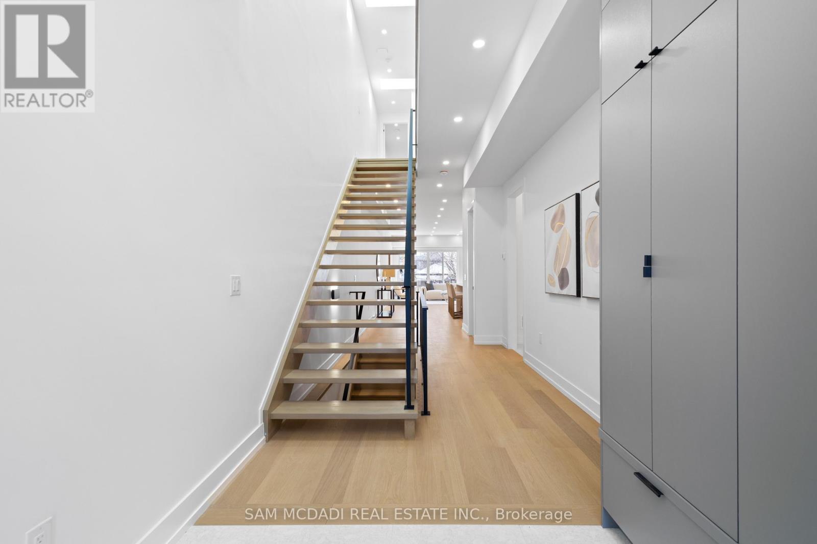 Property at 1037 CAVEN STREET image 3