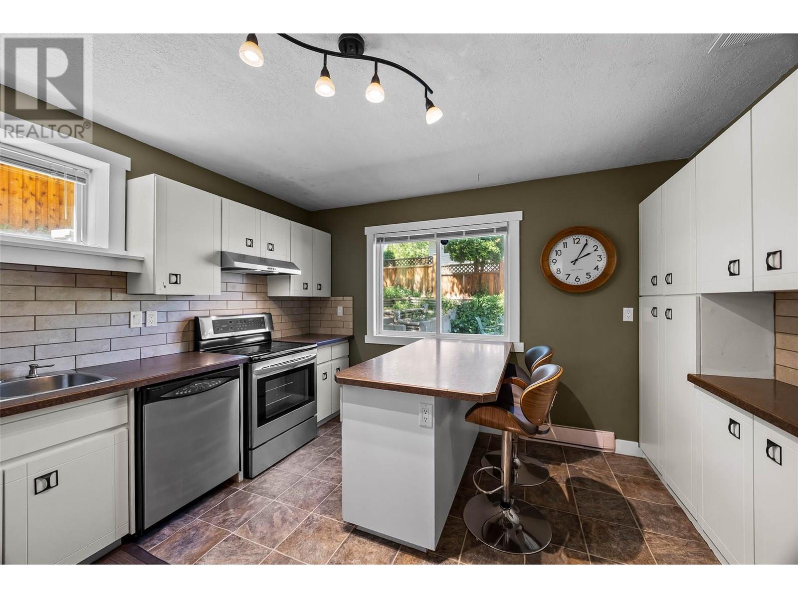 1172 Linthorpe Road, Kamloops, British Columbia  V2B 7S6 - Photo 4 - 10351825