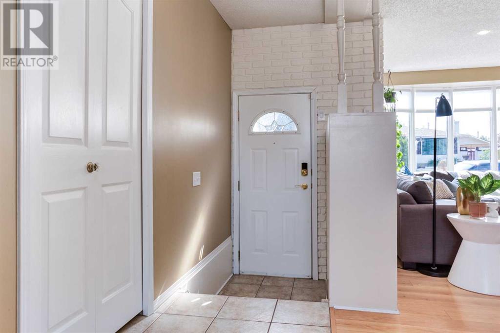 1272 Penedo Crescent Se, Calgary, Alberta  T2A 3N6 - Photo 2 - A2228635