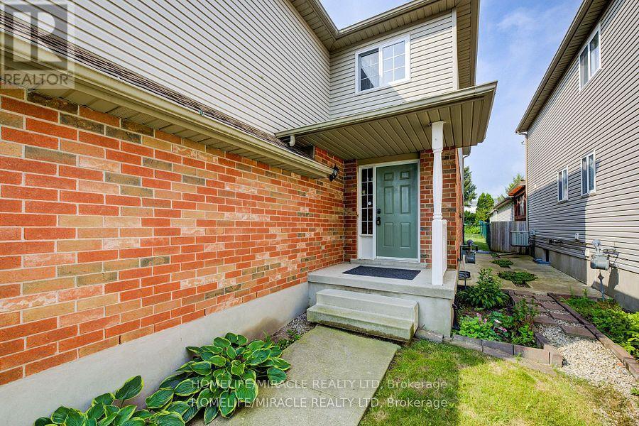 6 Resurrection Drive, Kitchener, Ontario  N2N 3C1 - Photo 2 - X12213310
