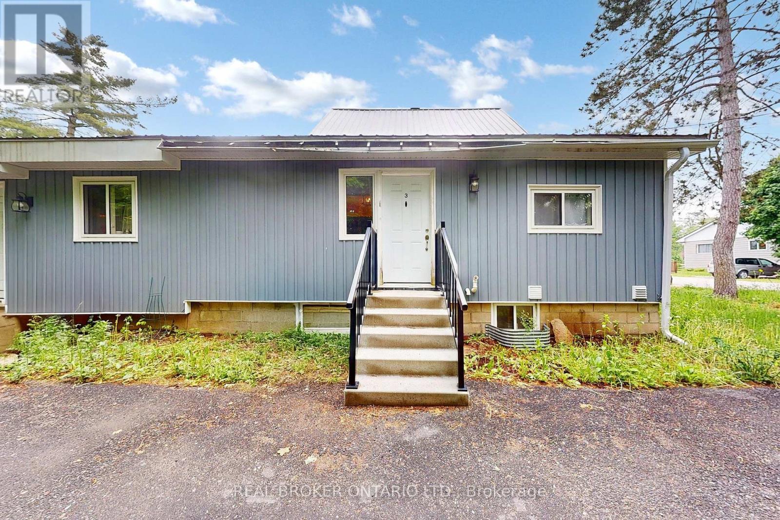 280 Bishop Street, Gravenhurst, Ontario  P1P 1J6 - Photo 7 - X12213318