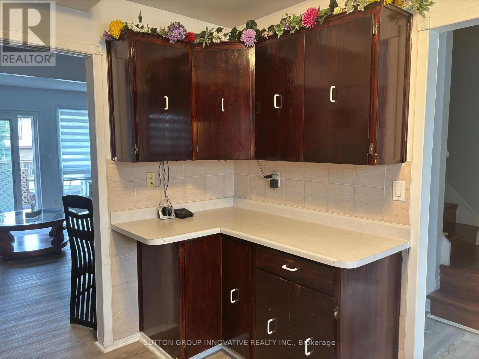 657 Upper Wentworth Street, Hamilton (Burkholme), Ontario  L9A 4V4 - Photo 10 - X12213343