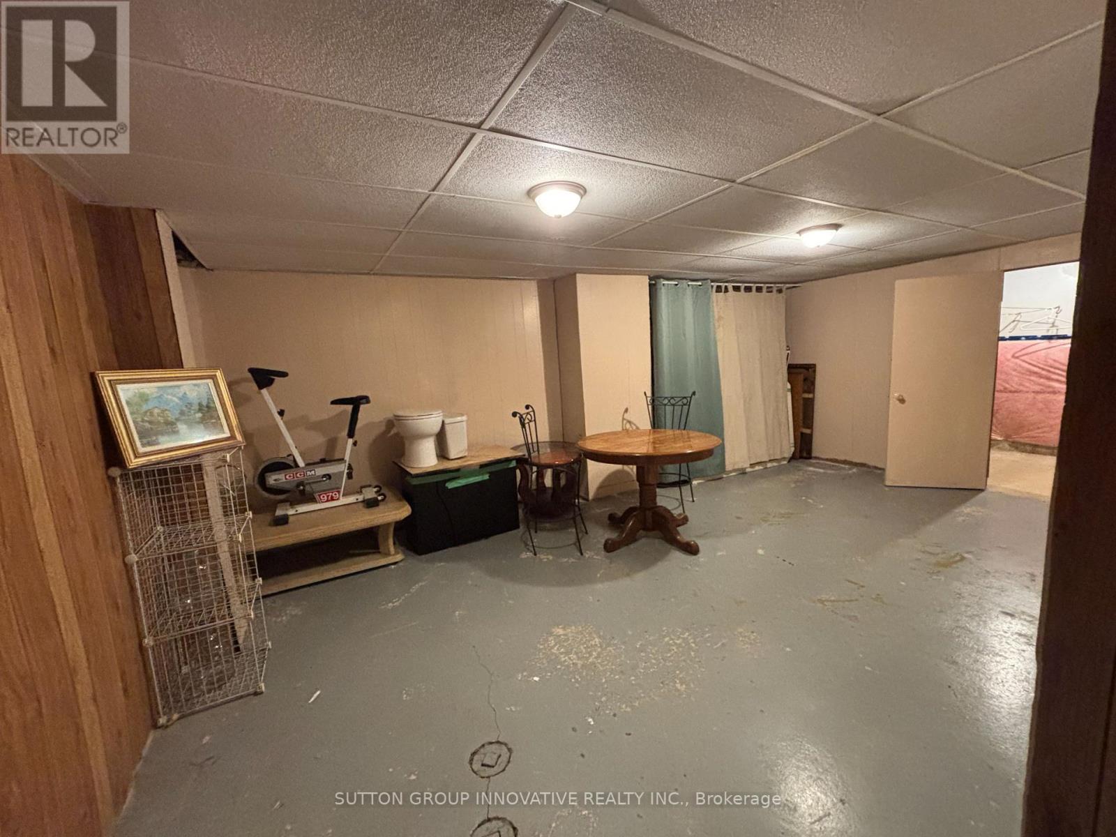 657 Upper Wentworth Street, Hamilton (Burkholme), Ontario  L9A 4V4 - Photo 40 - X12213343