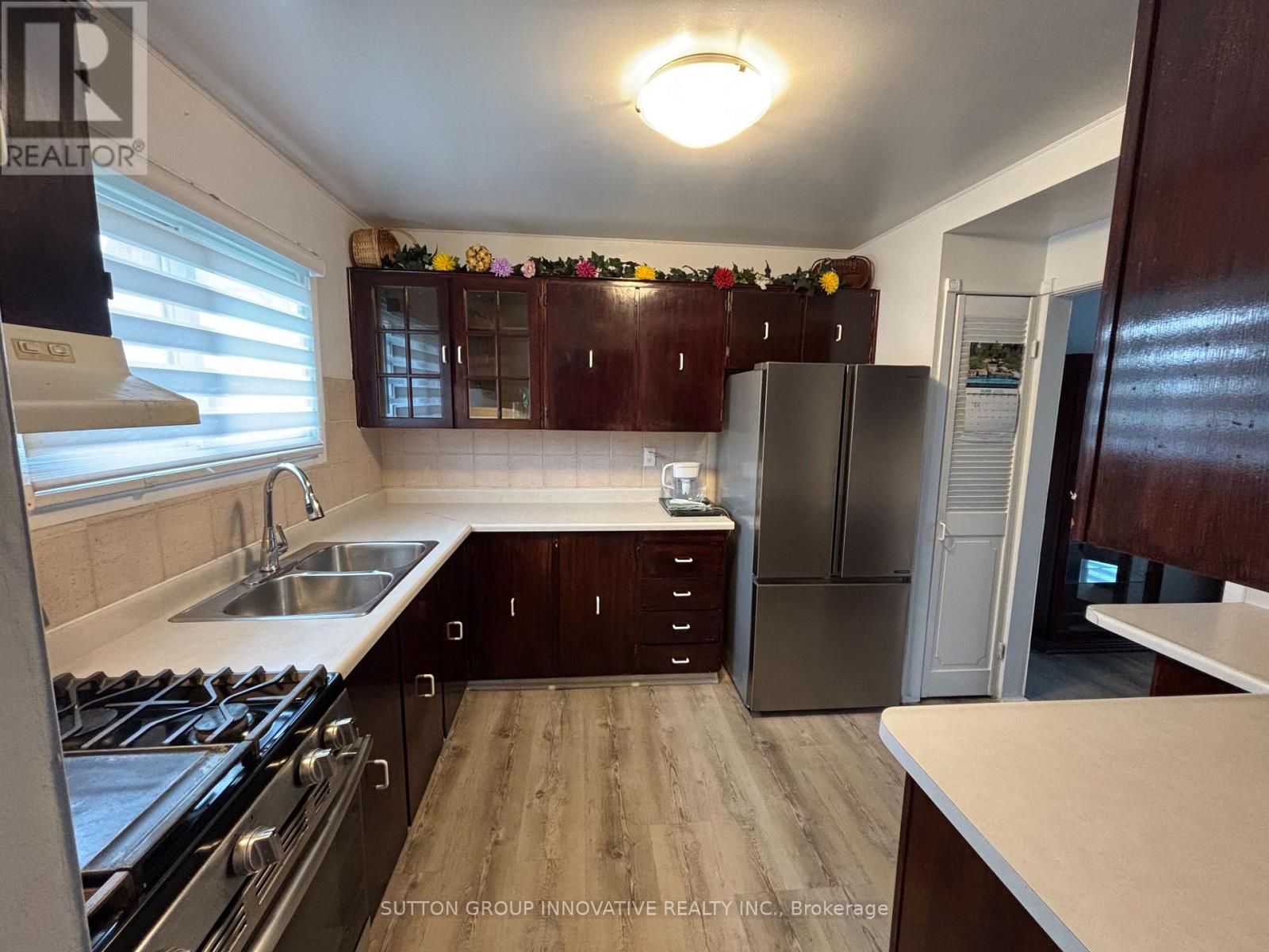 657 Upper Wentworth Street, Hamilton (Burkholme), Ontario  L9A 4V4 - Photo 6 - X12213343