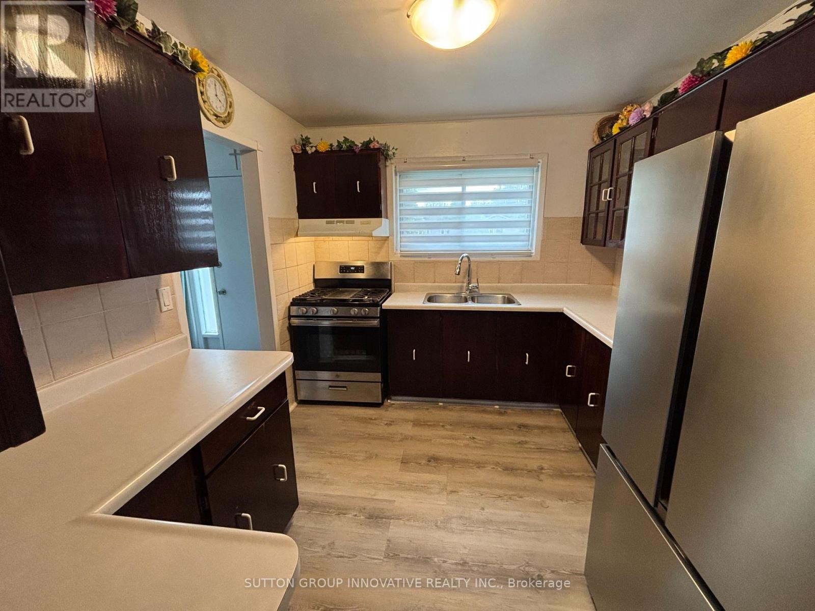 657 Upper Wentworth Street, Hamilton (Burkholme), Ontario  L9A 4V4 - Photo 7 - X12213343