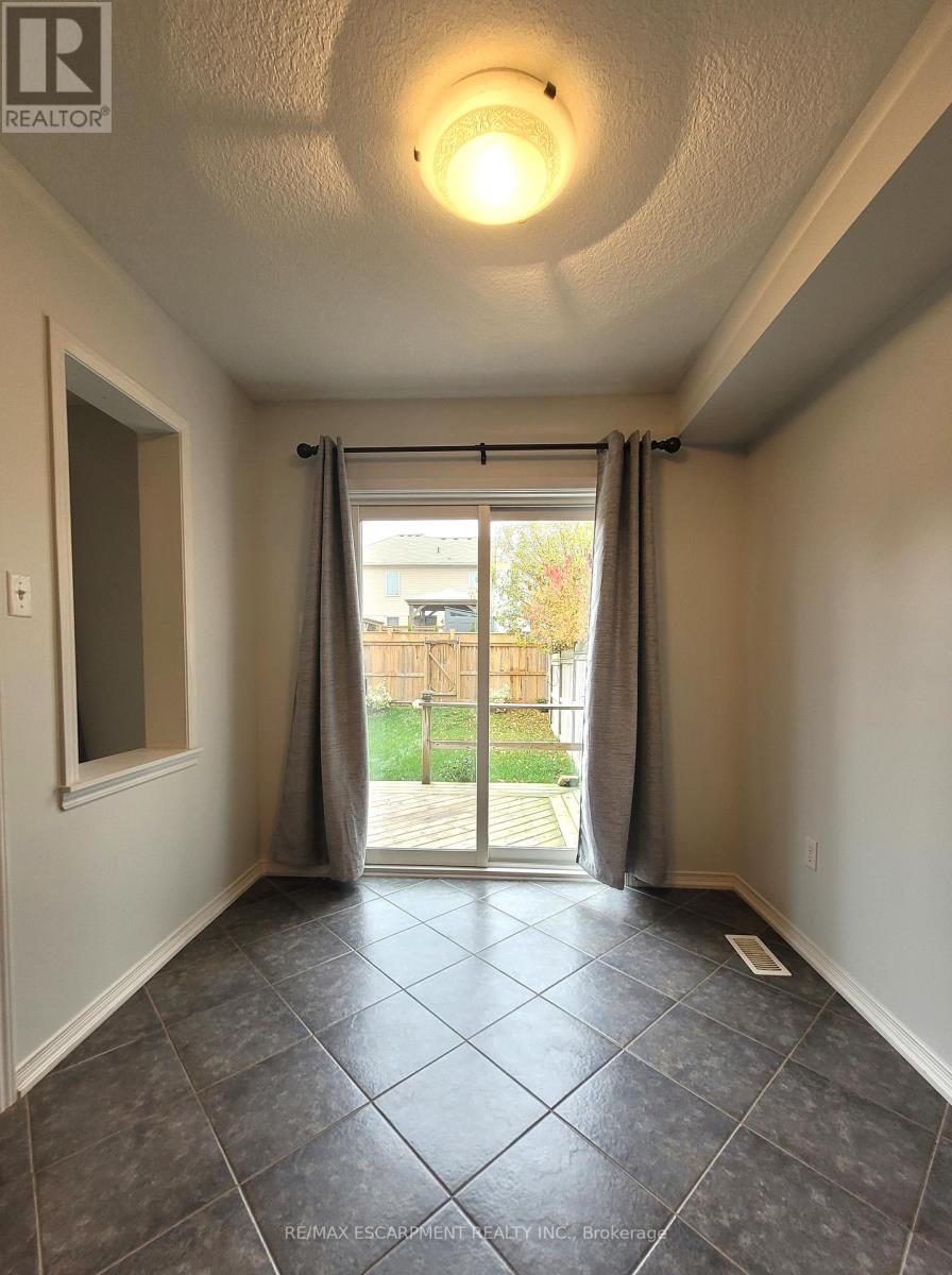 91 English Lane, Brantford, Ontario  N3T 0G9 - Photo 10 - X12213377