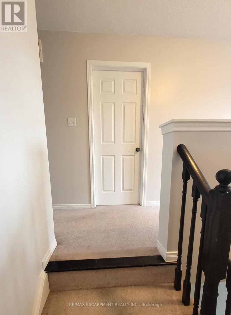 91 English Lane, Brantford, Ontario  N3T 0G9 - Photo 12 - X12213377