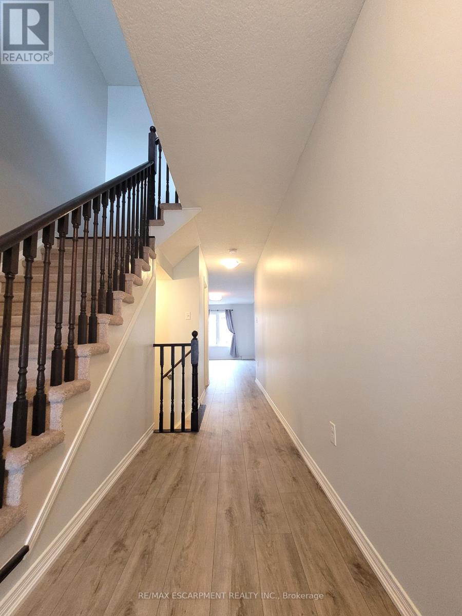 91 English Lane, Brantford, Ontario  N3T 0G9 - Photo 3 - X12213377