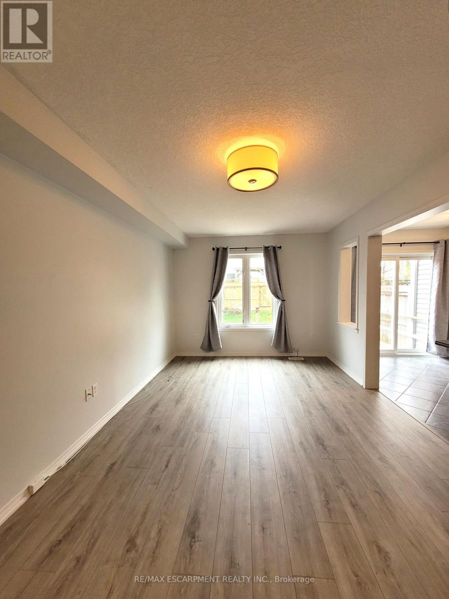 91 English Lane, Brantford, Ontario  N3T 0G9 - Photo 5 - X12213377