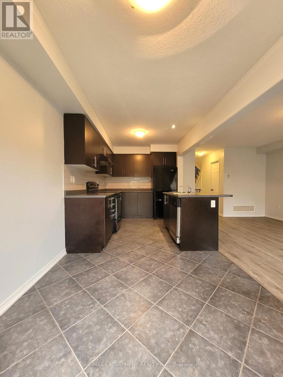 91 English Lane, Brantford, Ontario  N3T 0G9 - Photo 9 - X12213377
