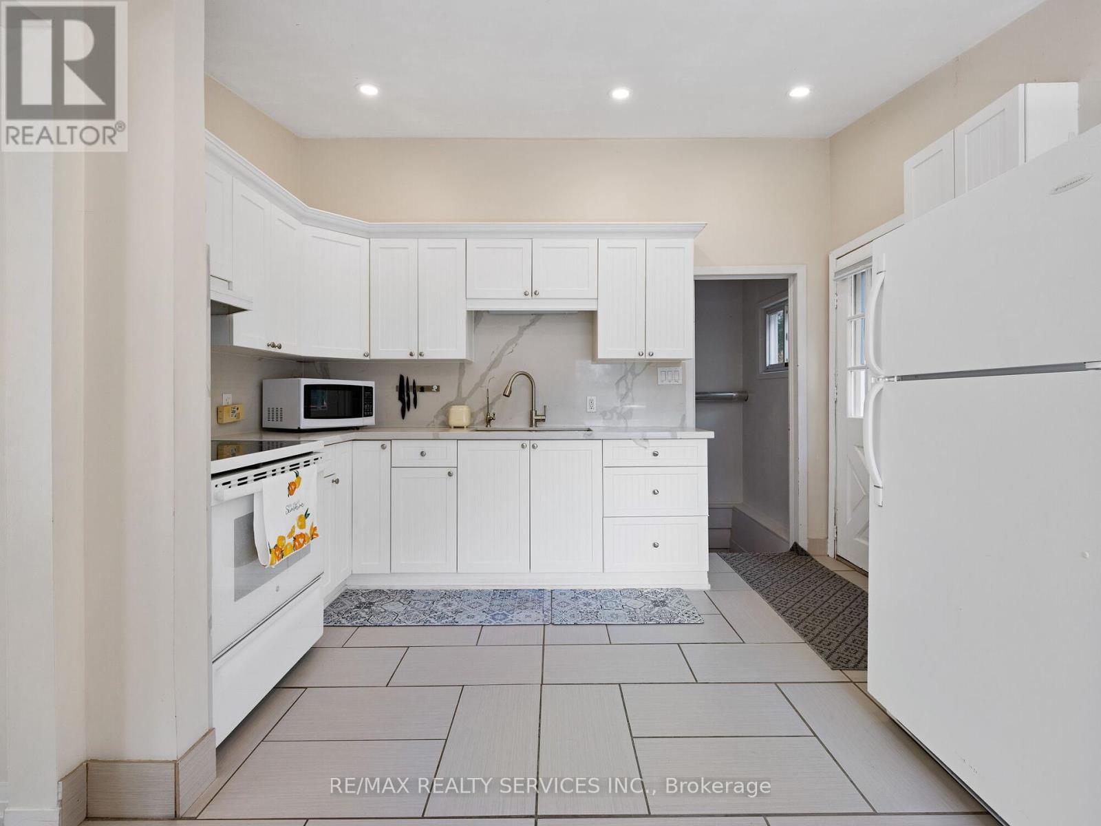 183 Mcguire Beach Road, Kawartha Lakes, Ontario  K0M 2B0 - Photo 17 - X12213379