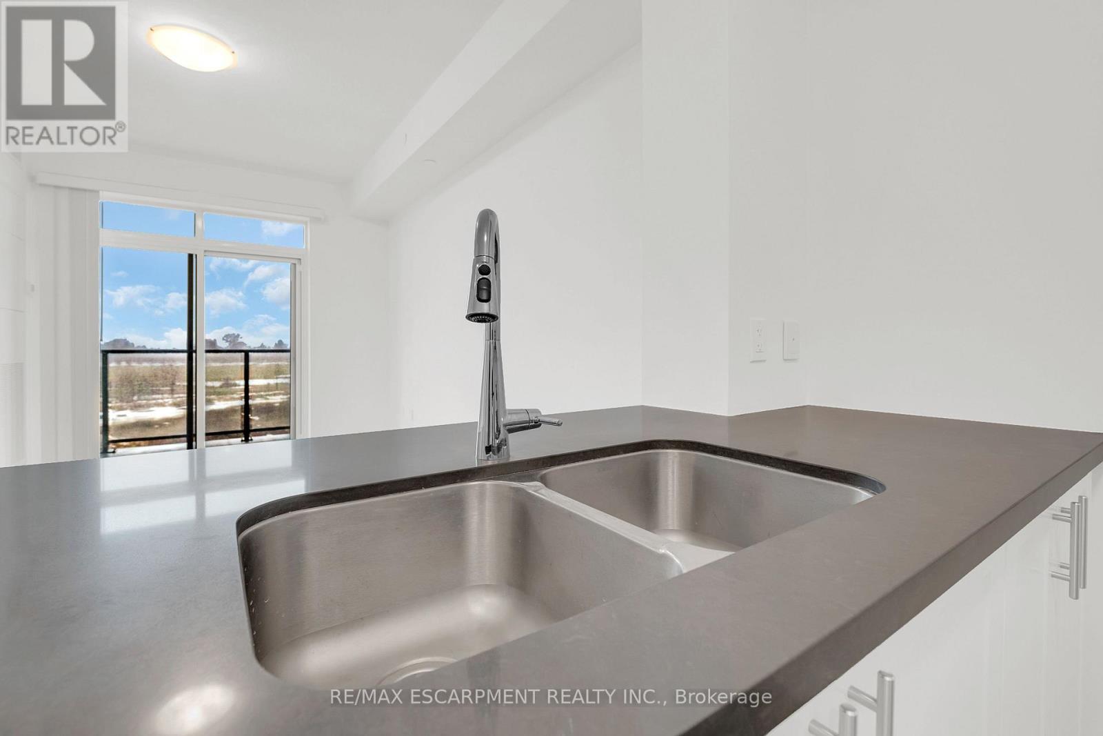441 - 5055 Greenlane Road, Lincoln, Ontario  L0R 1B3 - Photo 5 - X12213411