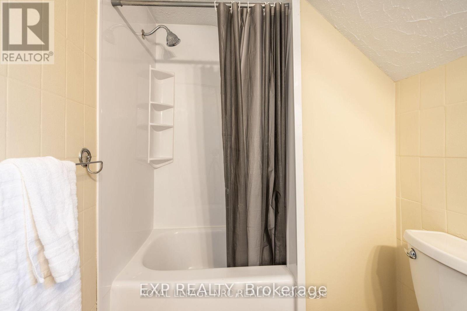 30 Wiley Street, St. Catharines, Ontario  L2R 4E7 - Photo 10 - X12213448