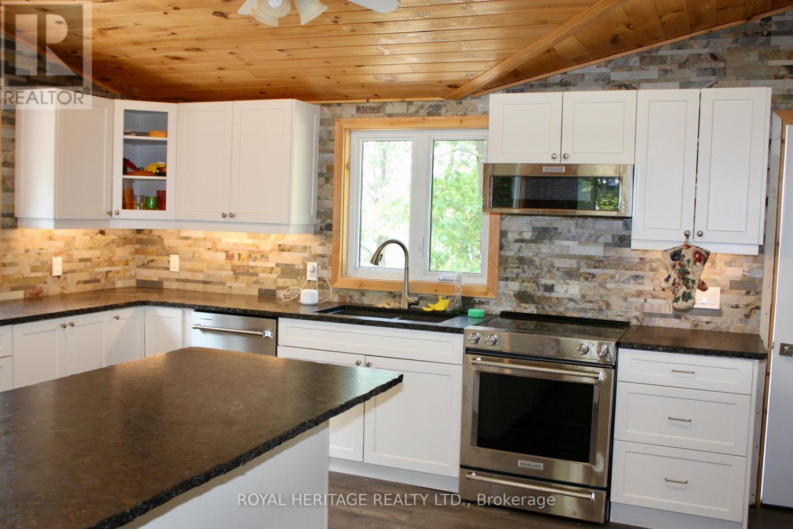 385 Island 38, Havelock-Belmont-Methuen, Ontario  K0L 2H0 - Photo 10 - X12213531