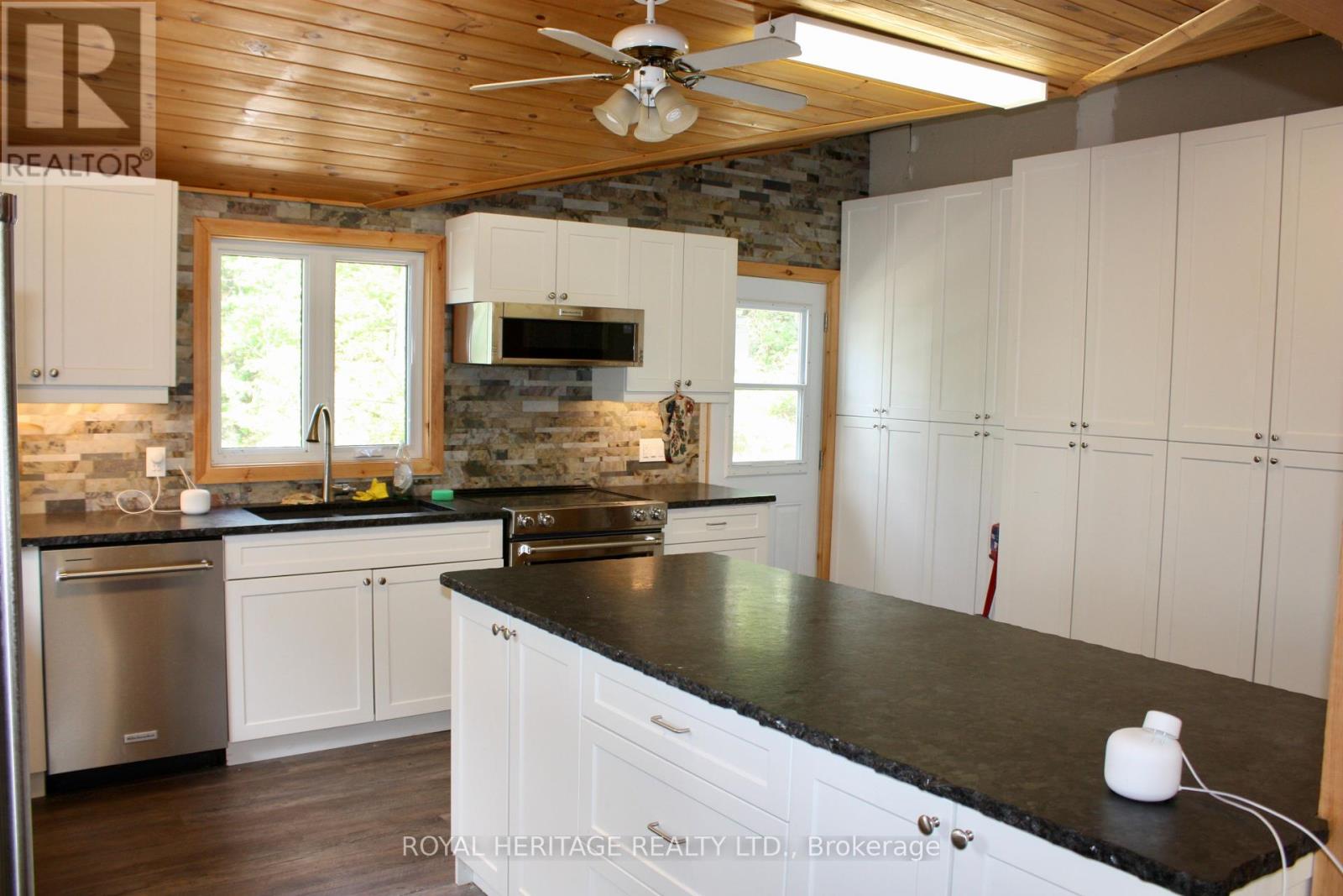 385 Island 38, Havelock-Belmont-Methuen, Ontario  K0L 2H0 - Photo 12 - X12213531