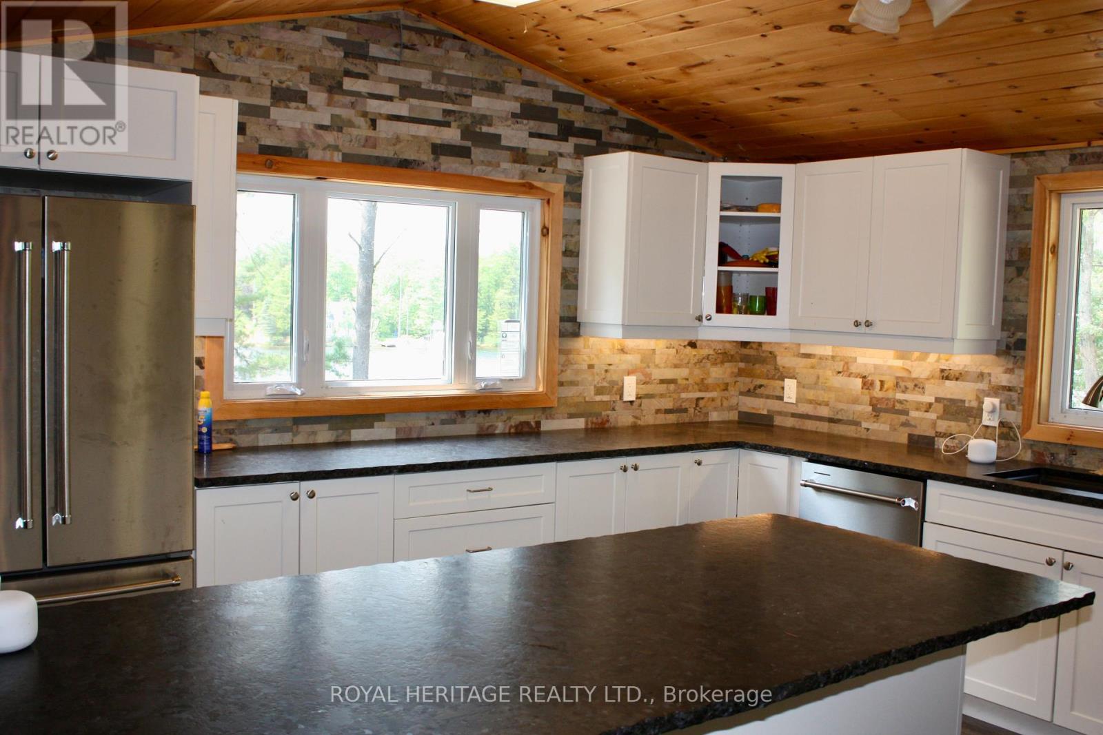 385 Island 38, Havelock-Belmont-Methuen, Ontario  K0L 2H0 - Photo 9 - X12213531