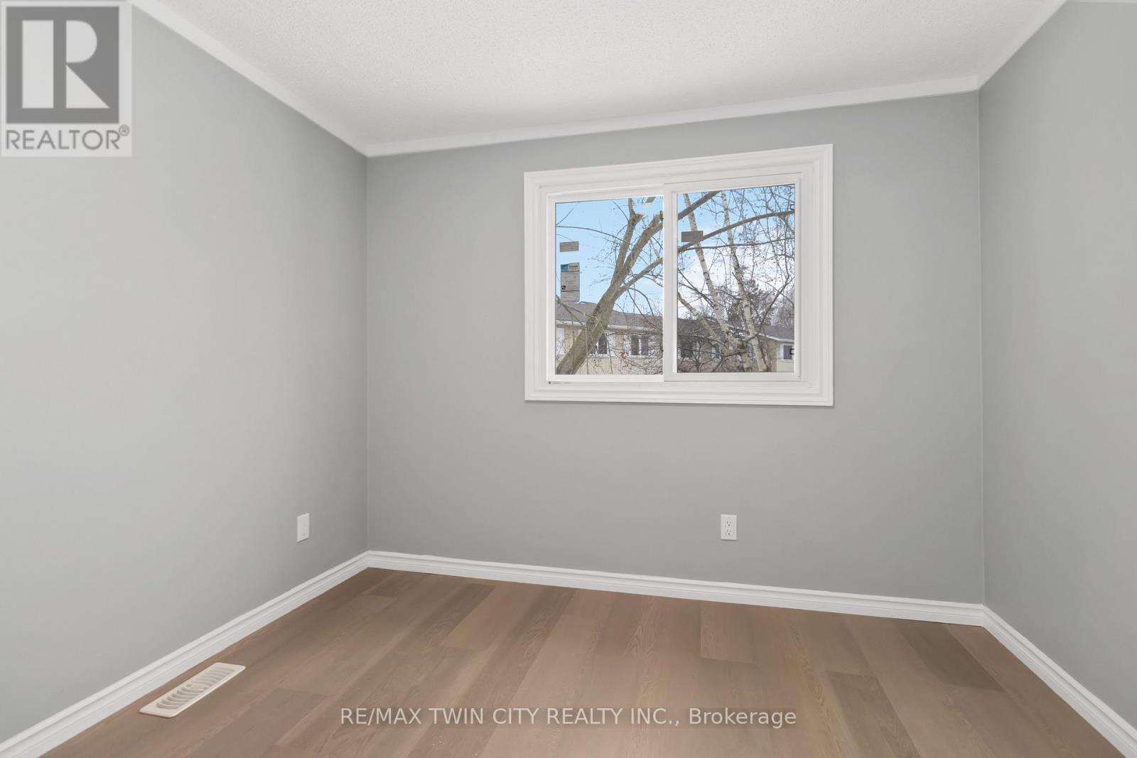 21 - 24 Richardson Drive, Haldimand, Ontario  N0A 1N4 - Photo 2 - X12213539
