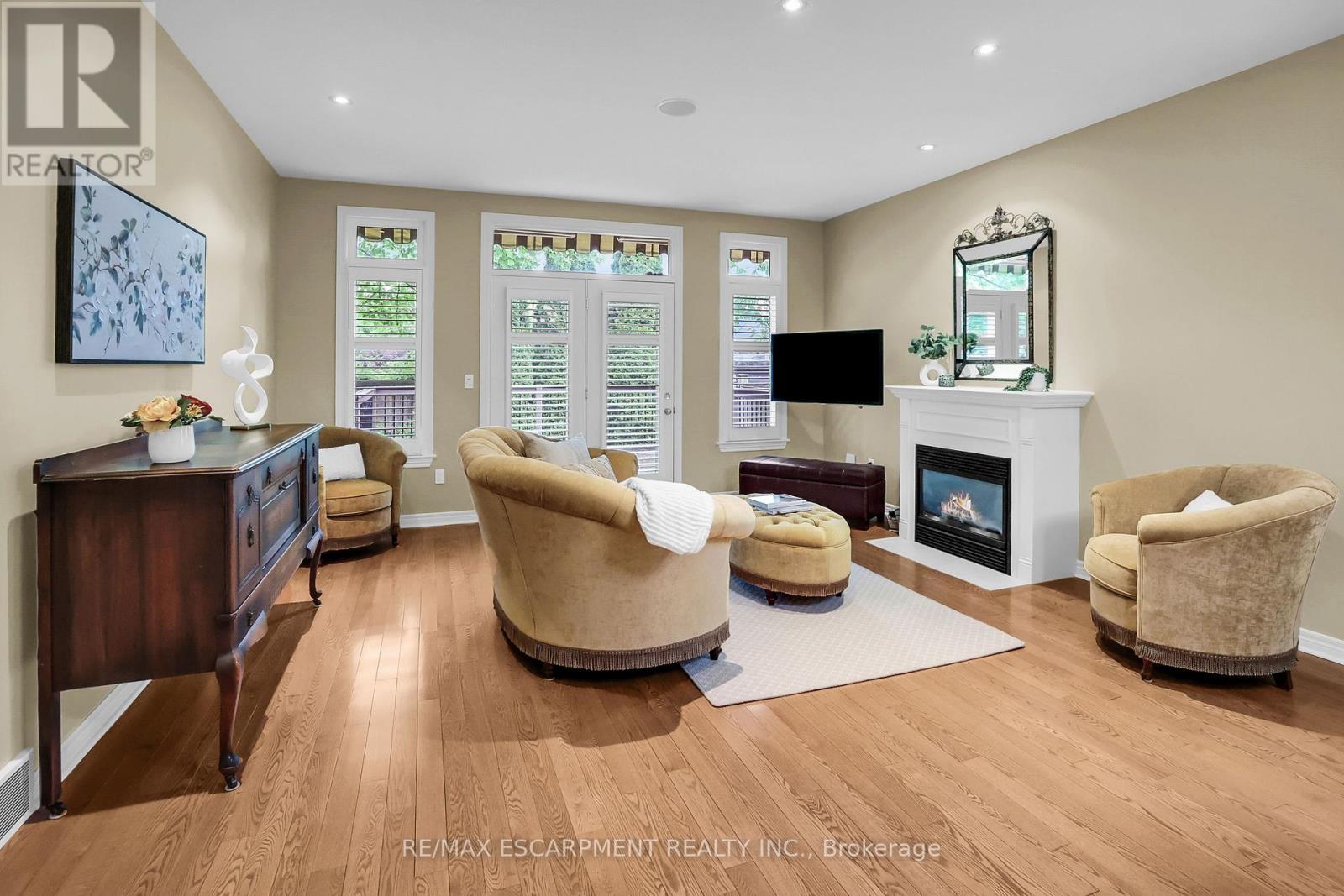 4 - 8 Muscat Drive, Grimsby (Grimsby East), Ontario  L3M 5S7 - Photo 8 - X12213542