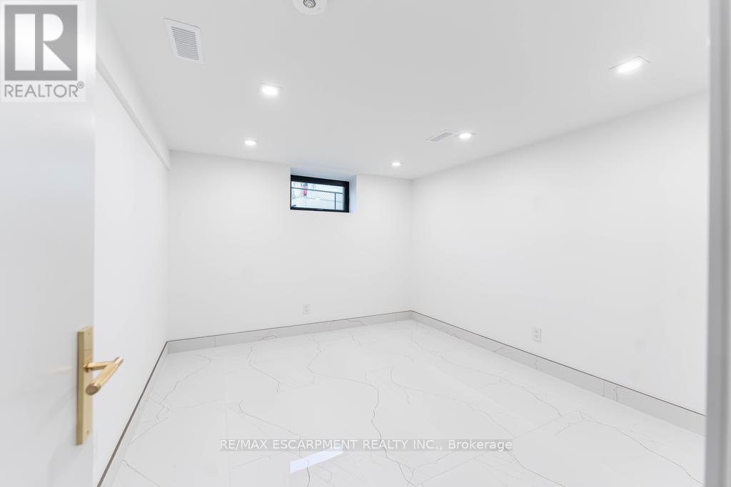 174 Roxborough Avenue, Hamilton, Ontario  L8E 1S5 - Photo 24 - X12213560