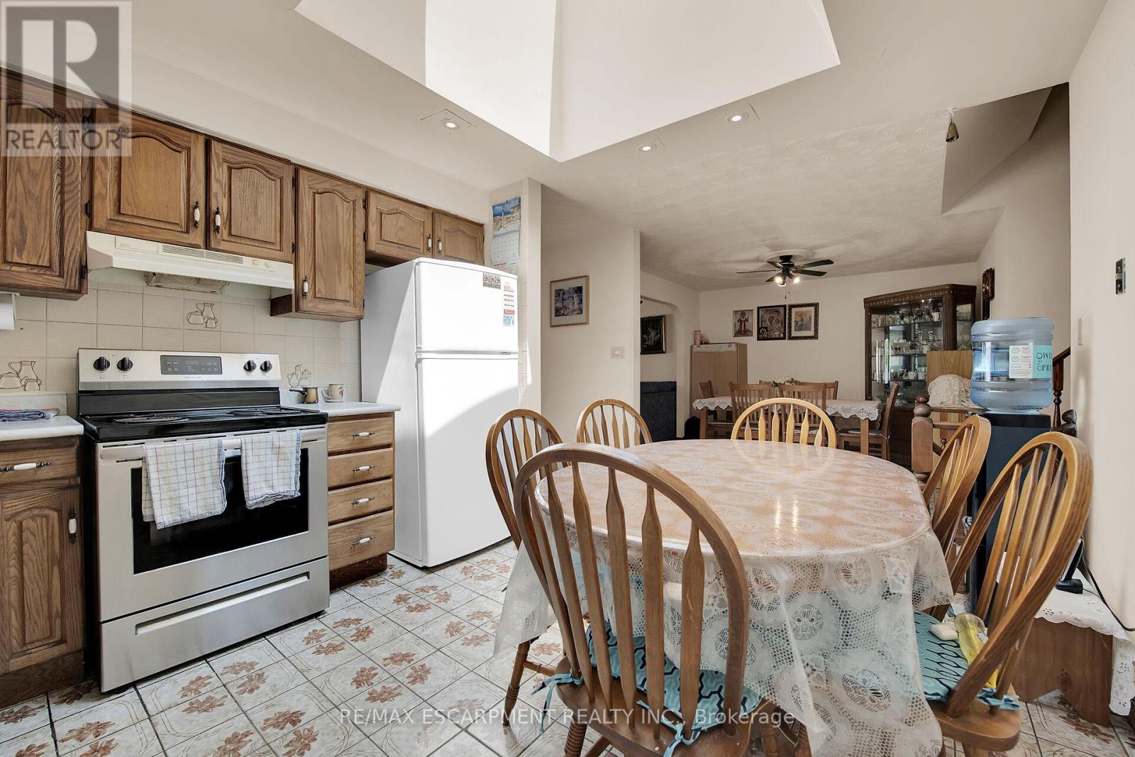 45 Juniper Drive, Hamilton, Ontario  L8E 4C7 - Photo 11 - X12213693