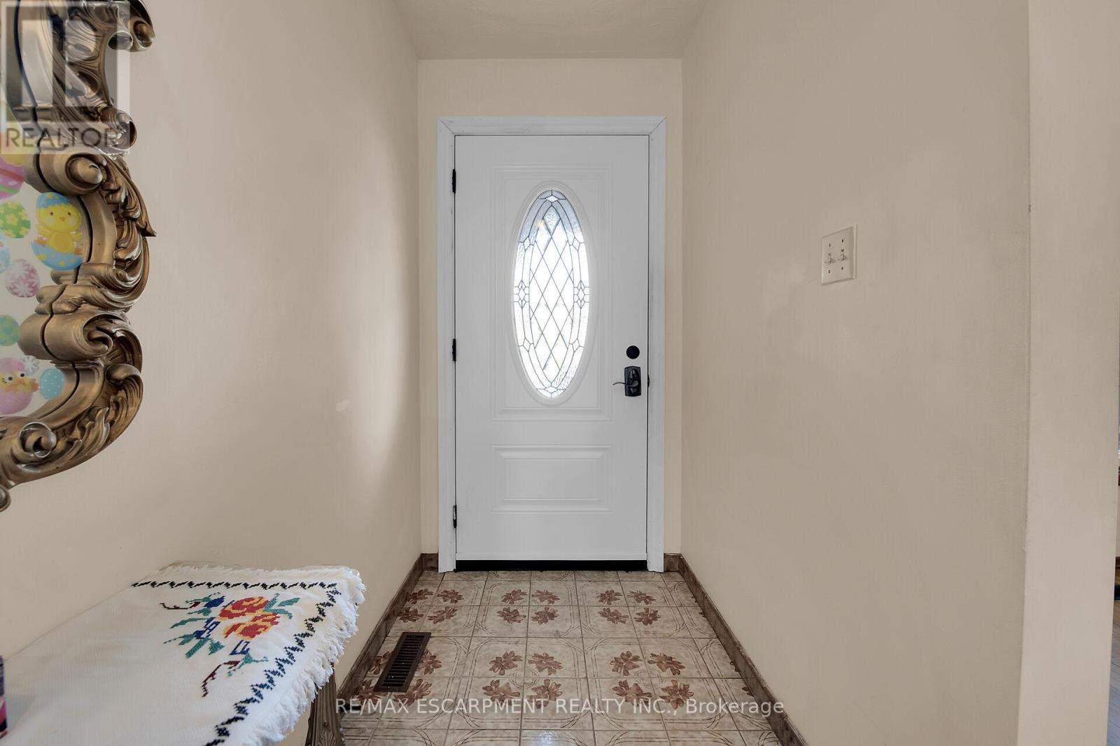 45 Juniper Drive, Hamilton, Ontario  L8E 4C7 - Photo 22 - X12213693