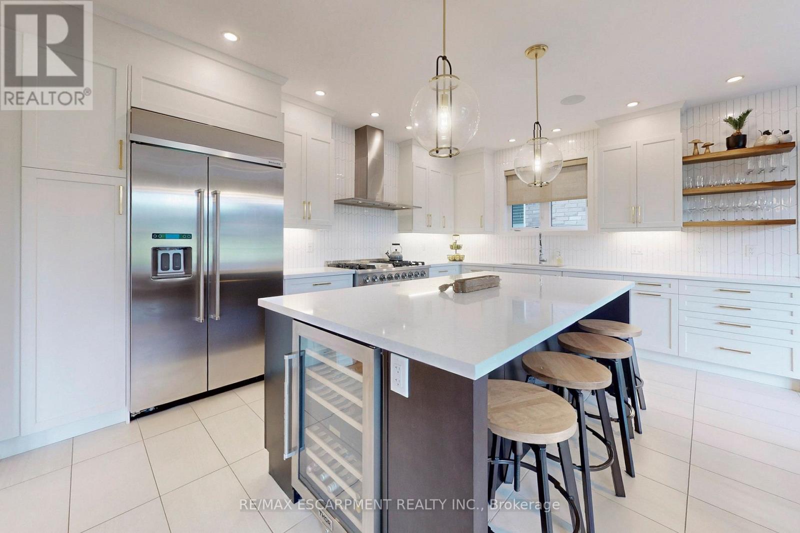 31 Robarts Drive, Hamilton, Ontario  L9K 0H5 - Photo 12 - X12213698