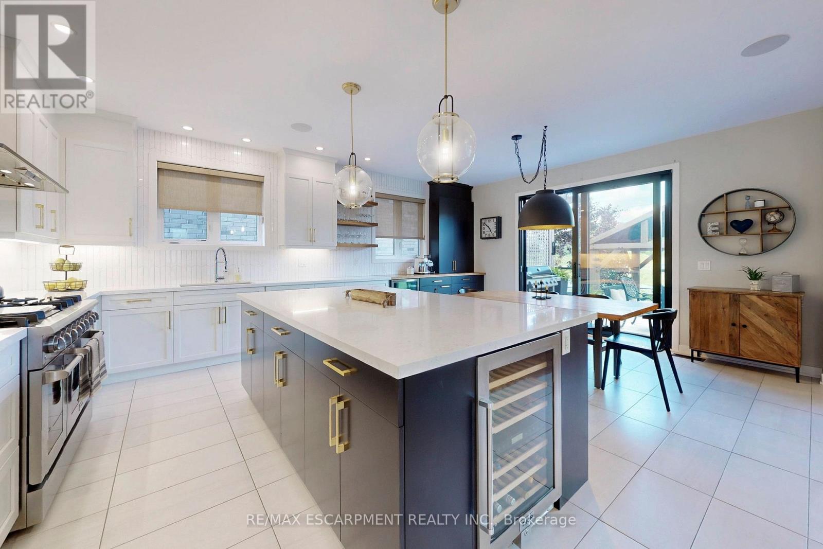 31 Robarts Drive, Hamilton, Ontario  L9K 0H5 - Photo 14 - X12213698