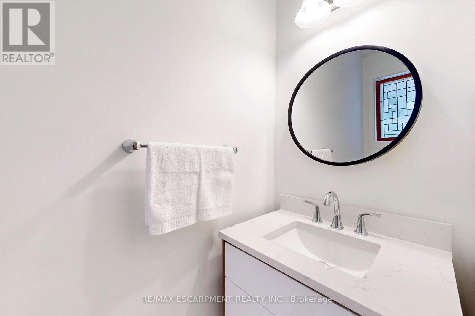 31 Robarts Drive, Hamilton, Ontario  L9K 0H5 - Photo 17 - X12213698