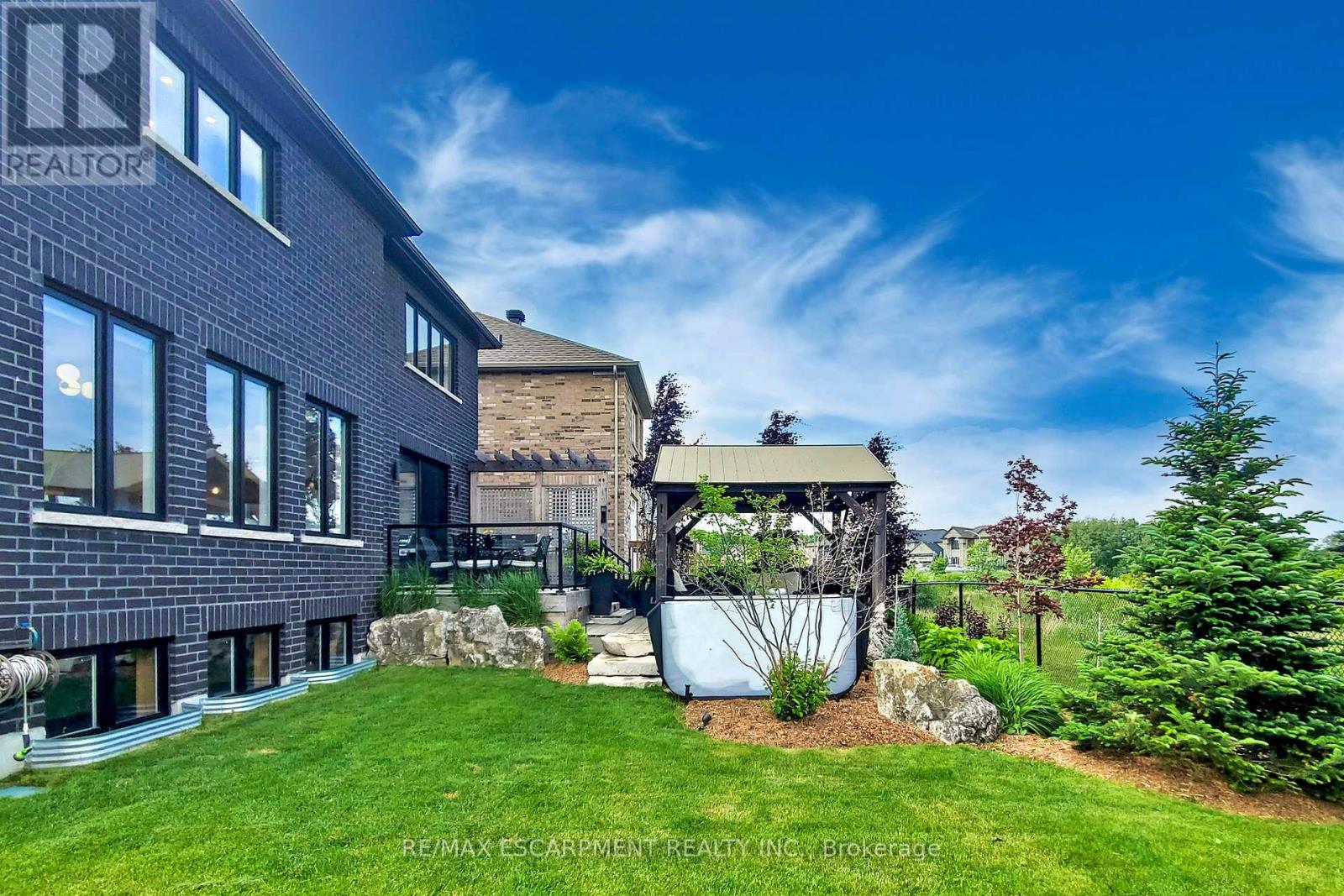 31 Robarts Drive, Hamilton, Ontario  L9K 0H5 - Photo 36 - X12213698