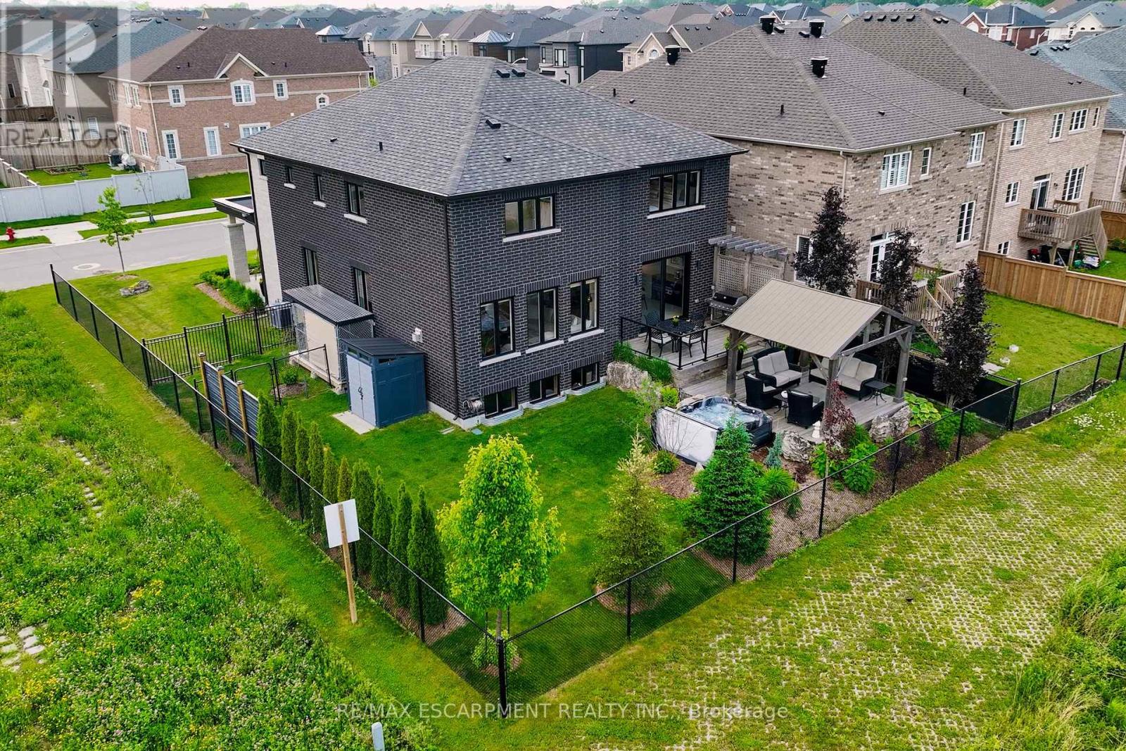 31 Robarts Drive, Hamilton, Ontario  L9K 0H5 - Photo 43 - X12213698