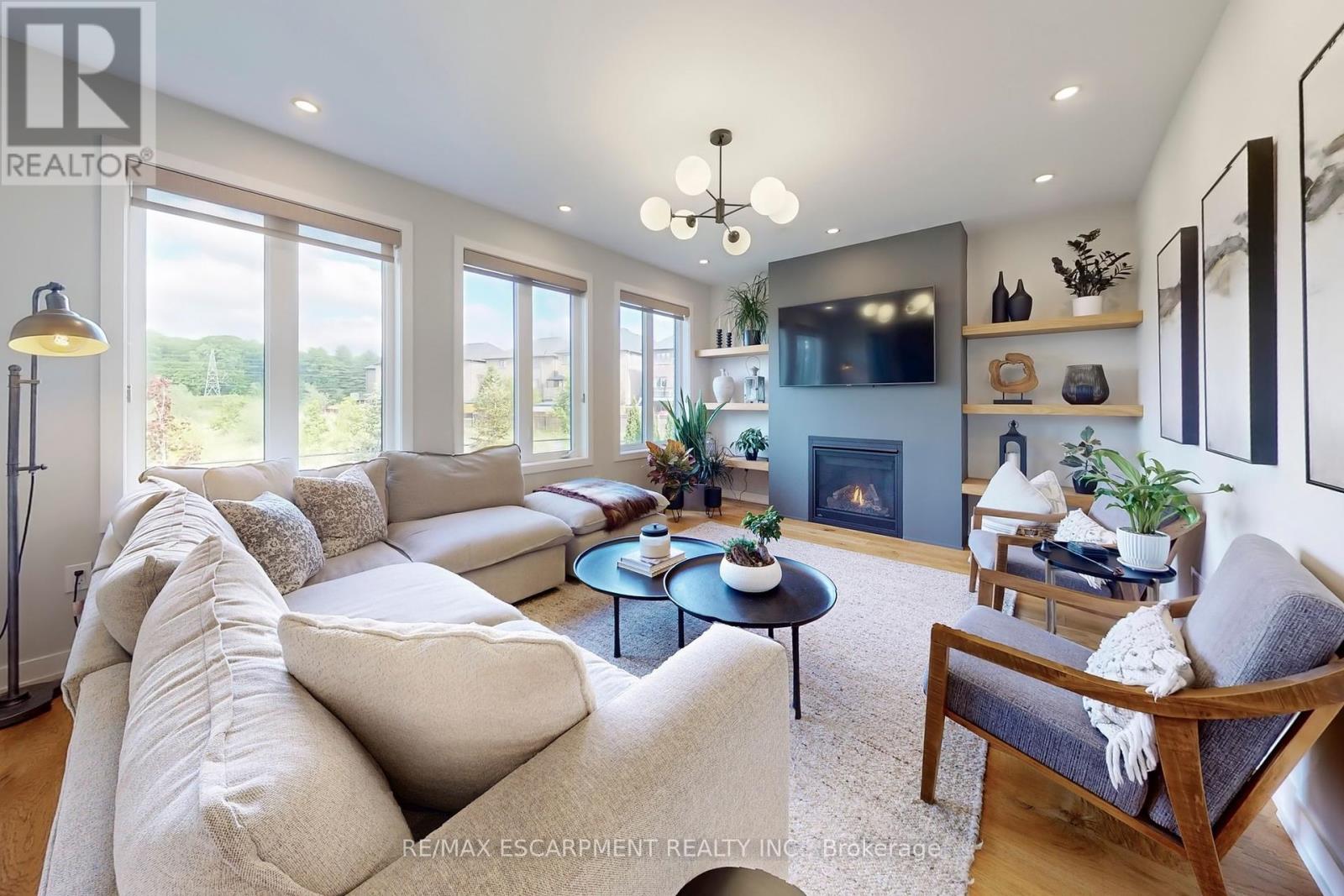 31 Robarts Drive, Hamilton, Ontario  L9K 0H5 - Photo 8 - X12213698