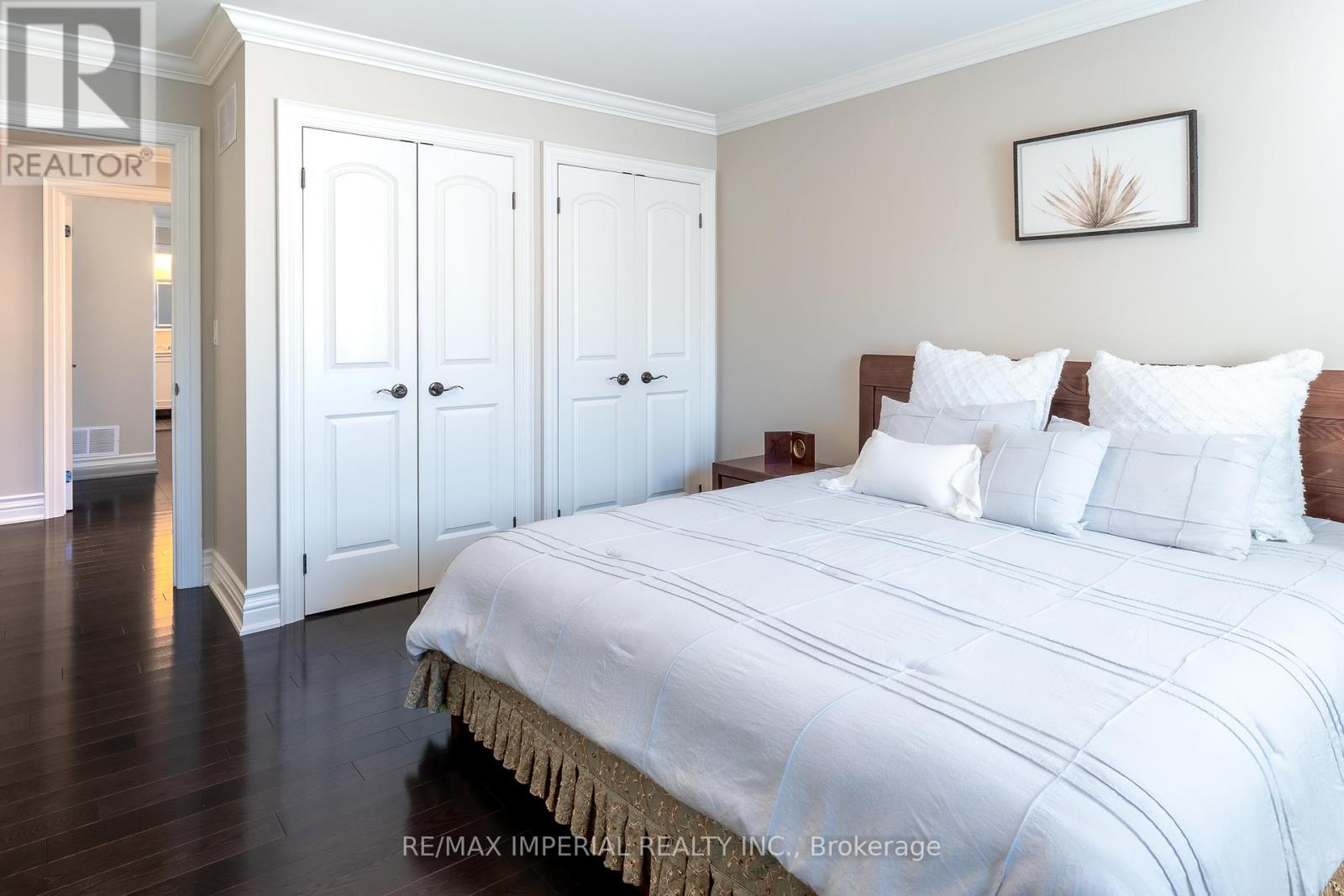 418 Queen Mary Drive Sw, Oakville, Ontario  L6K 3M1 - Photo 24 - W12158273