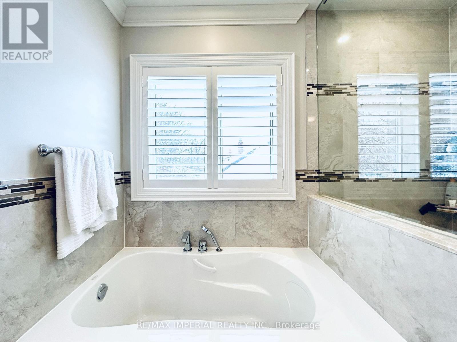 418 Queen Mary Drive Sw, Oakville, Ontario  L6K 3M1 - Photo 21 - W12158273