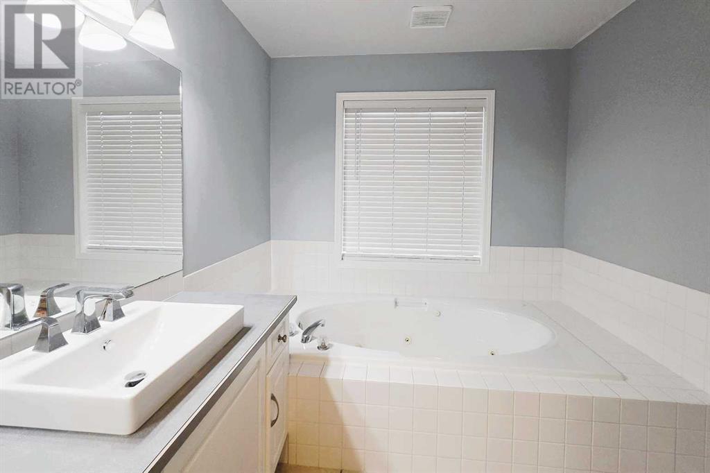 7915 Wentworth Drive Sw, Calgary, Alberta  T3H 4P2 - Photo 19 - A2226100