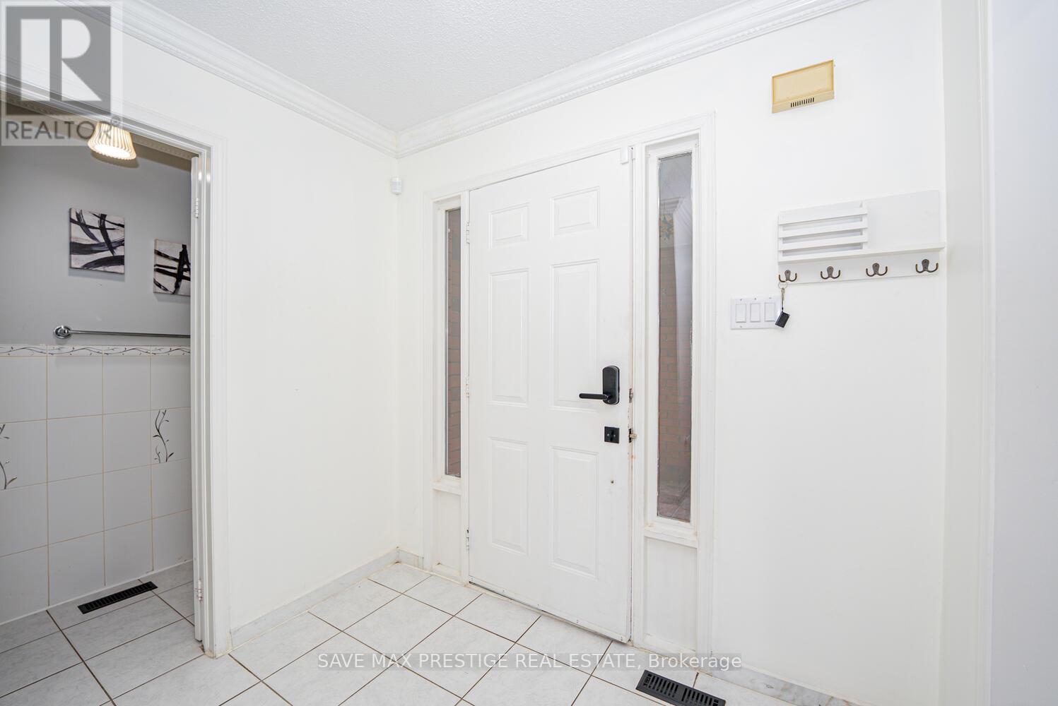 36 Kentucky Drive, Brampton, Ontario  L6Y 4E9 - Photo 6 - W12204520
