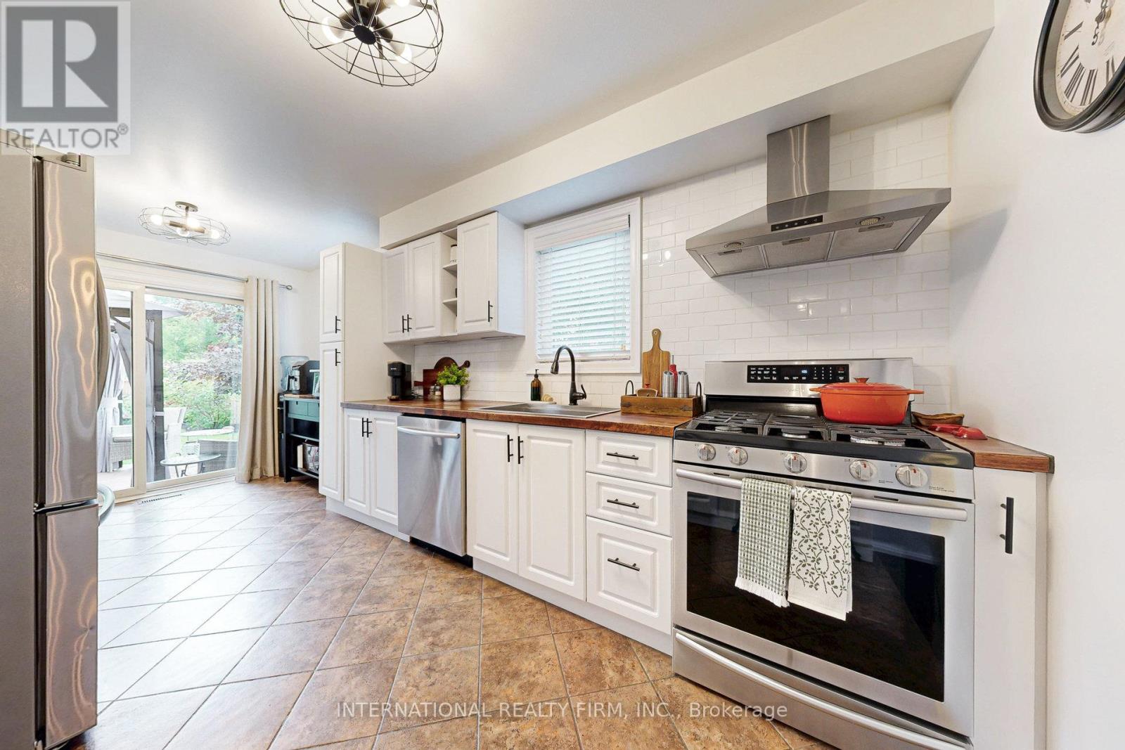 1088 Runnymead Crescent, Oakville, Ontario  L6M 1C4 - Photo 16 - W12213253